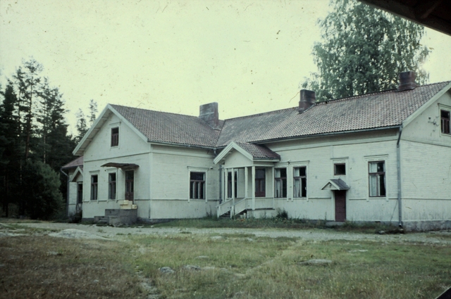 Lohikosken koulu 1960-luvulla koulutoiminnan siirtyessä Lohilahdelle